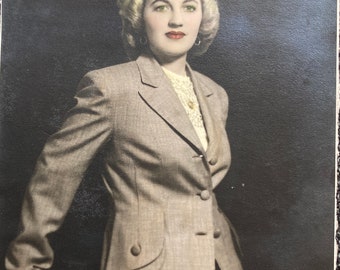 Vintage Photo, Red Lips & Fashionable Suit, Vernacular, Original Vintage Photo, Photograph, Old photo, Snapshot, Photography