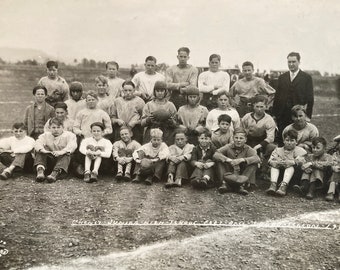 Vintage Photo, 1930 Football Team, Boys, Vernacular, Original Vintage Photo, Photograph, Old photo, Snapshot, Photography