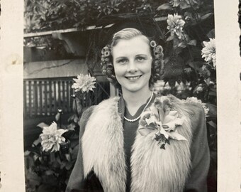 Vintage Photo, Pin Curls & Fur, Pretty Woman, Vernacular, Original Vintage Photo, Photograph, Old photo, Snapshot, Photography