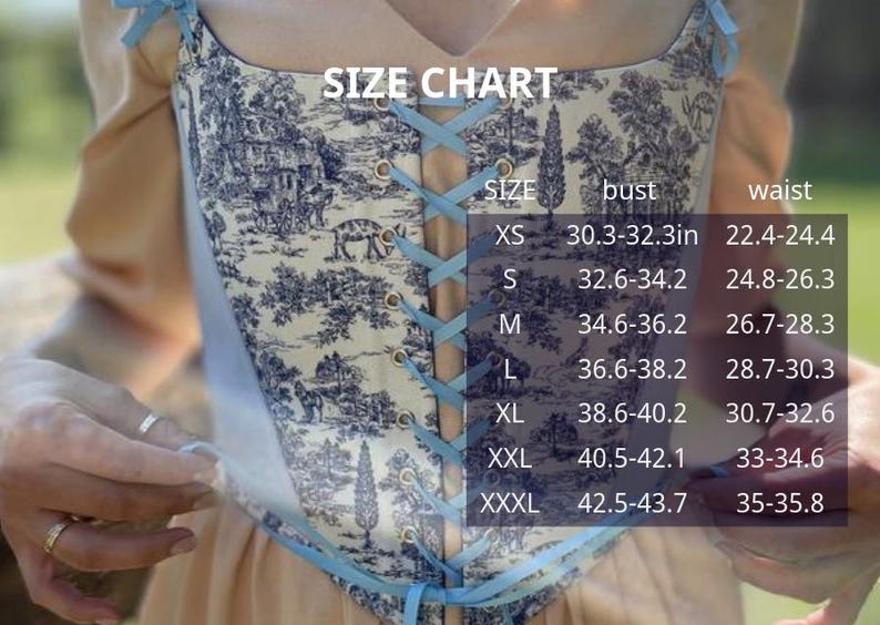 Op de afbeelding: Een maattabel voor een kledingstuk met metingen in inches voor de borst en taille. De tabel bevat de maten XS, S, M, L, XL, XXL en XXXL.