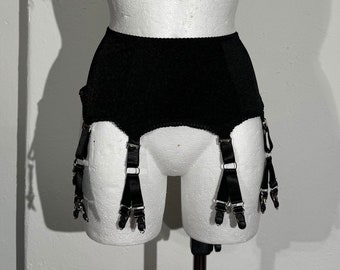 Black garter belt with 6 suspender straps and 12 clips, high waist and wide straps, inspired by vintage aesthetics