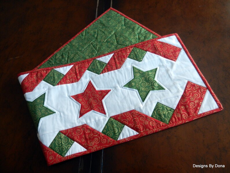 Quilted Table Runner Christmas Red and Green 5 Star Center Etsy