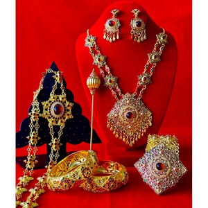 This exquisite set includes a necklace Vintage Jewelry Thai Jewelry Set  Necklace Clip Earrings, Buckle Belt Chain Necklace
