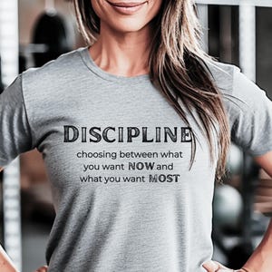 Discipline Choosing What You Will - Unisex Motivations-T-Shirt, Workout Gym T-Shirt, Fitness Shirt, Damen Racerback Tank, Lehrer Shirt