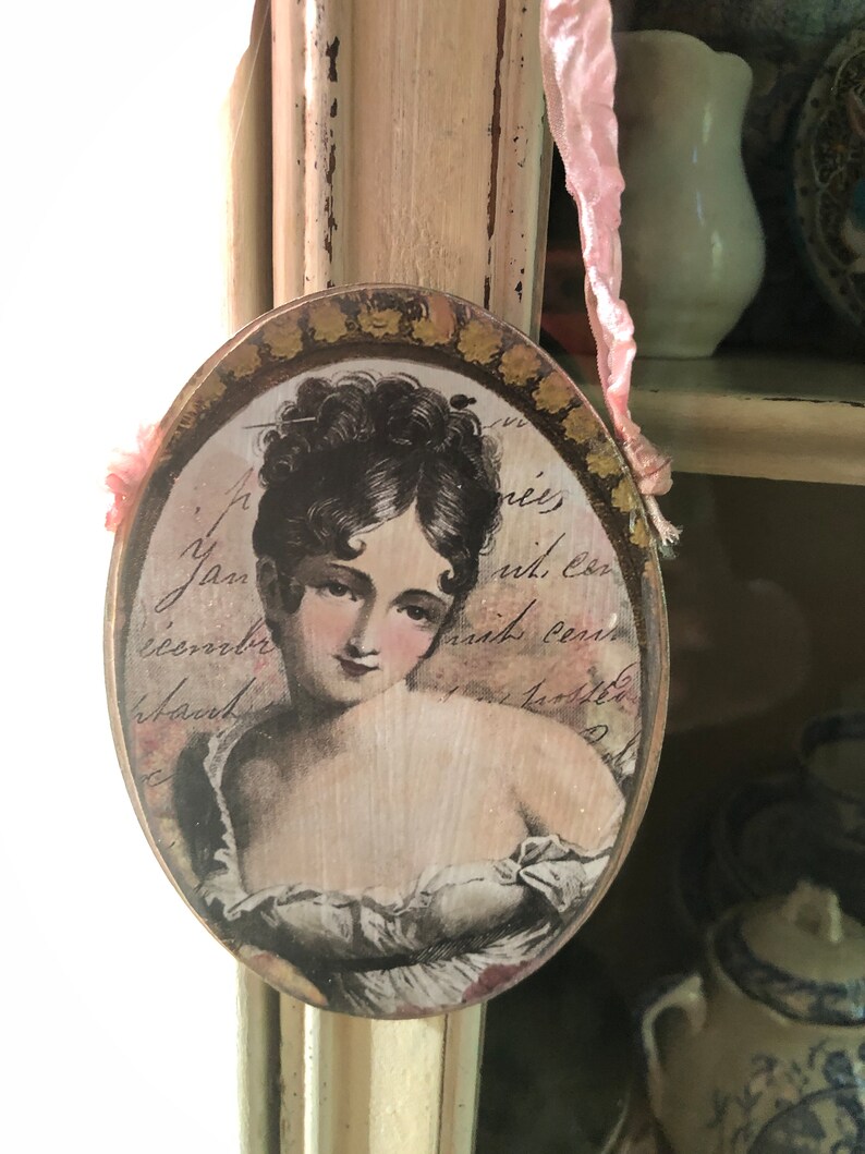 Handmade Victorian Girl /Regency Girl Ornament/Christmas/Decoupage image 3