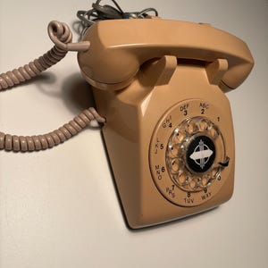 Telefono rotativo beige vintage