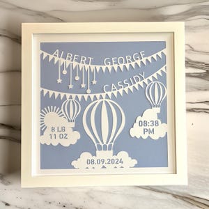 Regalo de bebé nuevo con estadísticas de nacimiento personalizadas, decoración de pared para guardería con globo aerostático y detalles del nacimiento del niño, regalo de bienvenida al mundo para recién nacidos
