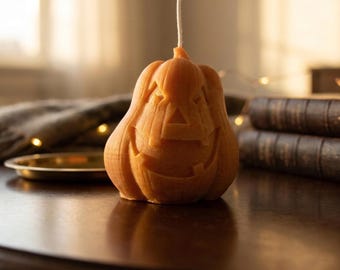 Handmade pumpkin-shaped soy candle; Autumn and Halloween decoration; Roasted chestnut; Handmade gift idea; Cozy rustic style