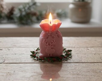Handmade Christmas candle, Santa's sack with gifts, exotic fruit scent, eco-friendly and cruelty-free.