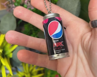 Adorno navideño hecho a mano con latas de refresco Cherry Max: Decoración para el árbol de Navidad