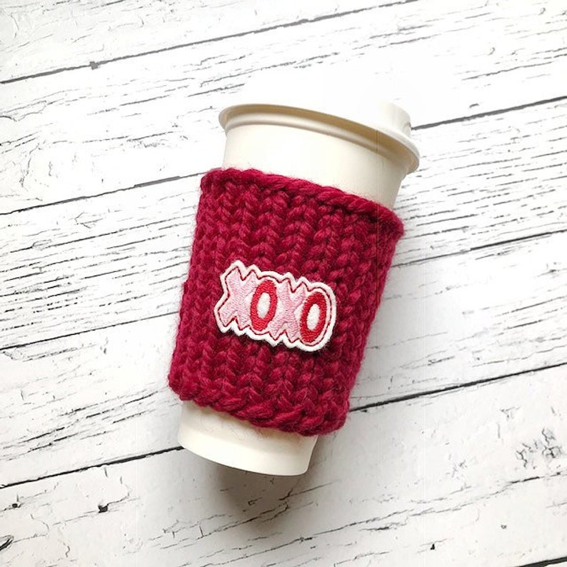 Valentine's Cup Cozy, XOXO Kisses, Heart Aesthetic, Cozy Knits, Valentine Coffee, Valentine's Day Gift Bild 1