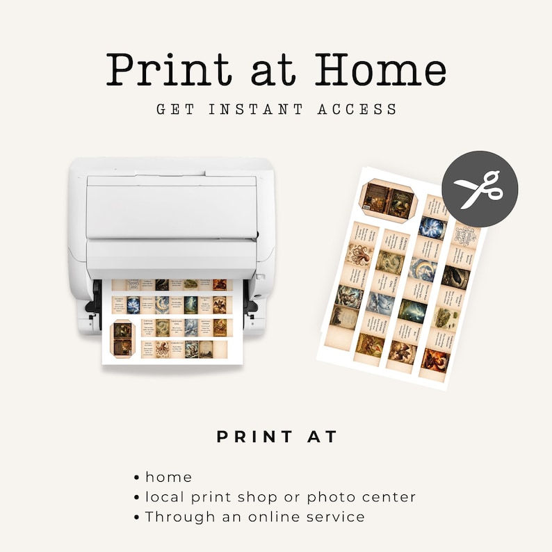 Op de afbeelding: Een witte printer die ge&iuml;llustreerde kaarten afdrukt. De tekst "Print at Home" en "Get Instant Access" staan bovenaan. Een vel bedrukte kaarten en een schaar staan rechts. De tekst "Print at" en opties staan onderaan.