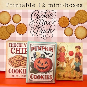 Op de afbeelding: Een verzameling bedrukbare mini-dozen met koekjesontwerpen. De dozen bevatten illustraties van chocolate chip cookies, een pompoen en spelende kinderen. De afbeelding bevat ook verschillende ronde koekjes.