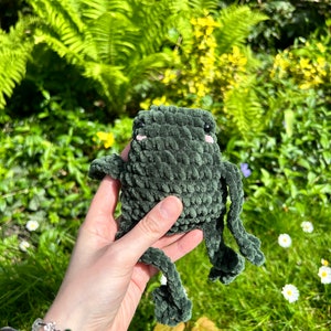 Cute Leggy frog Amigurumi Green frog plushie gehaakte knuffel handgemaakt afbeelding 3