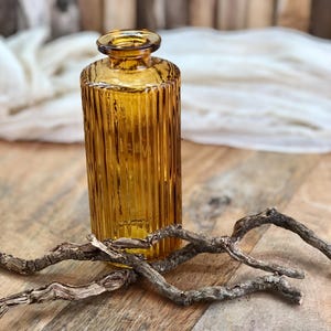 Bernstein Farbene Glasvase mit Rillenstruktur | Deko-Vase für Trockenblumen | Modernes Interieur Accessoire | Handgefertigte Glasvase