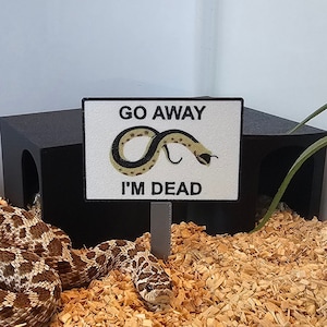 Funny Snake Sign with Post, Vivarium Decoration for Hognose Pet Snake Reptile Tank. 3D Printed Snake Enrichment. Hognose Playing Dead.