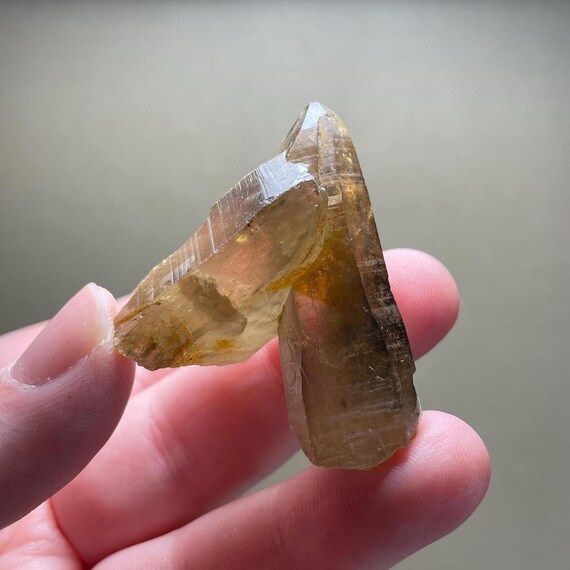 ハイアライトオパール、スモーキークォーツ結晶、UV反応性、ナミビア