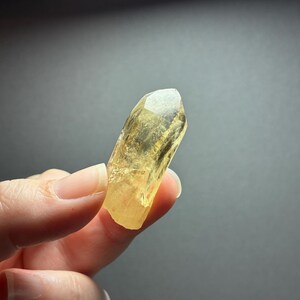 Australian Citrine, Natural Raw Crystal Point, 3.6cm, 10.4gr imagem 11