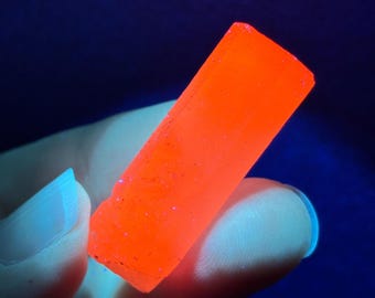 White Columnar Calcite Crystal, Fluorescent, Fujian, 9.5gr