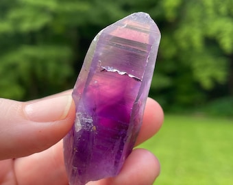 アメジスト水晶ポイント、ナイジェリア、トゥトゥクリフス産、天然、未