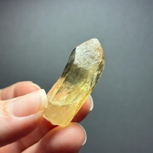 Australian Citrine, Natural Raw Crystal Point, 3.6cm, 10.4gr imagem 16