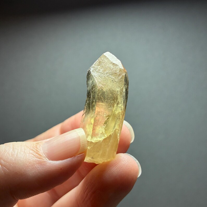 Australian Citrine, Natural Raw Crystal Point, 3.6cm, 10.4gr imagem 15