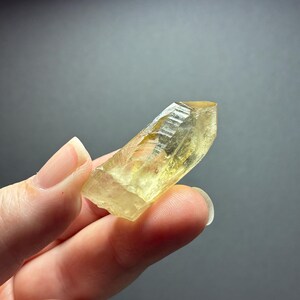Australian Citrine, Natural Raw Crystal Point, 3.6cm, 10.4gr imagem 14