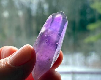 トゥトゥ産アメジスト結晶ポイント、天然、未研磨、ナイジェリア産
