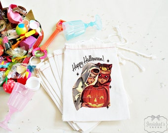 Vintage Halloween Favor Bags, Trick or Treat Goodie Bag (10 Count)