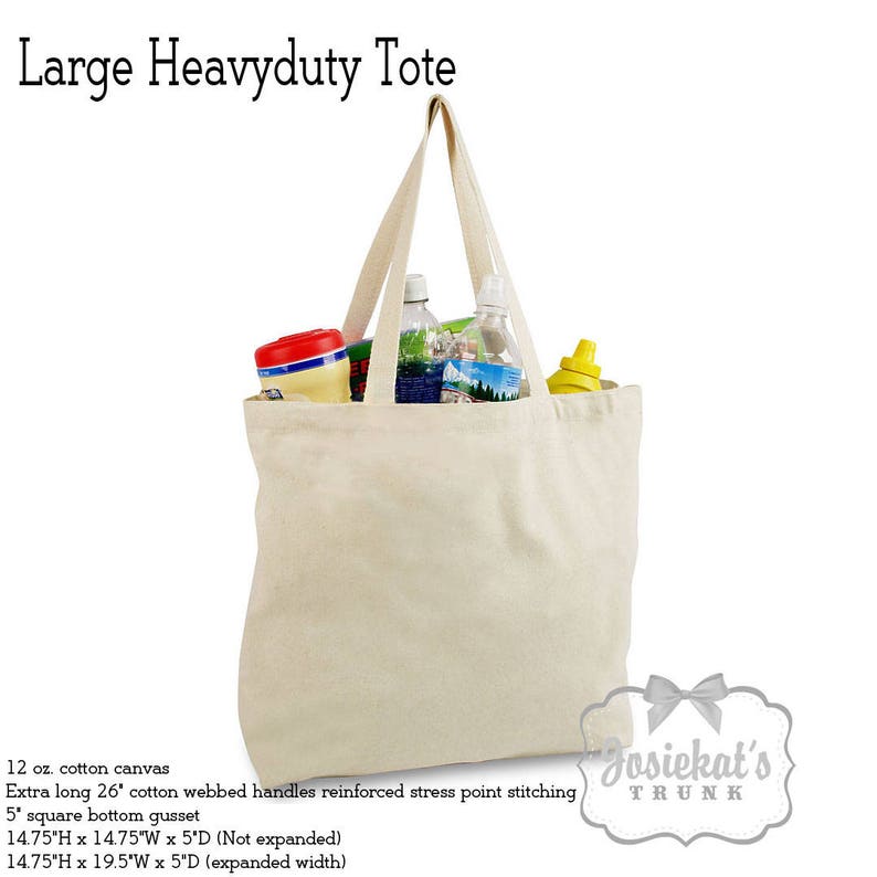 Peut inclure: Un grand sac fourre-tout en toile de couleur blanc cass&eacute; avec de longues poign&eacute;es en coton tress&eacute;. Le sac est rempli de divers articles, dont des bouteilles et un r&eacute;cipient. Le sac mesure 14,75 pouces de haut, 14,75 pouces de large et 5 pouces de profondeur lorsqu'il n'est pas d&eacute;ploy&eacute;. Le sac mesure 14,75 pouces de haut, 19,5 pouces de large et 5 pouces de profondeur lorsqu'il est d&eacute;ploy&eacute;. Le sac est fait de toile de coton de 12 onces et a des points de tension renforc&eacute;s.