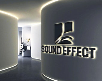 Può includere: Un corridoio bianco con una parete curva e un logo in bianco e nero che dice "SOUND EFFECT" sulla parete. Il logo è illuminato da luci bianche.