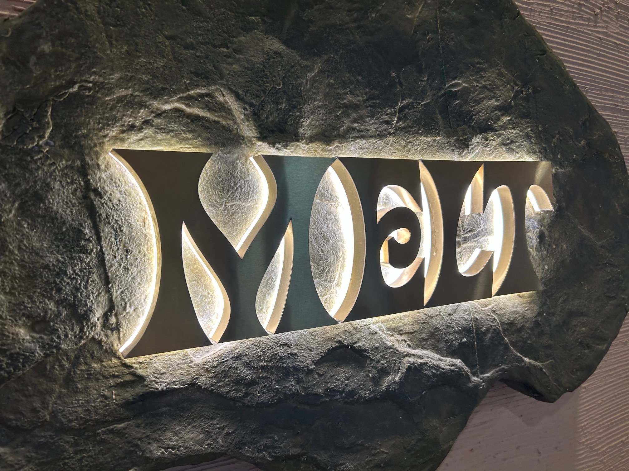Weathers Canvas Unveiling The Beauty Of Brushed Metal Signs Aged By Time - 710cox0