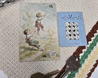 Vintage Clarks Spool Cotton Thread Advertising Card Mini Mother Of Pearl Buttons on card & 2 keys for Junk Journaling