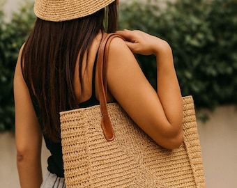 Sac fourre-tout en paille fait main, sac à bandoulière tissé bohème, fourre-tout de plage d'été naturel, poignée en cuir végétalien, grand sac de tous les jours