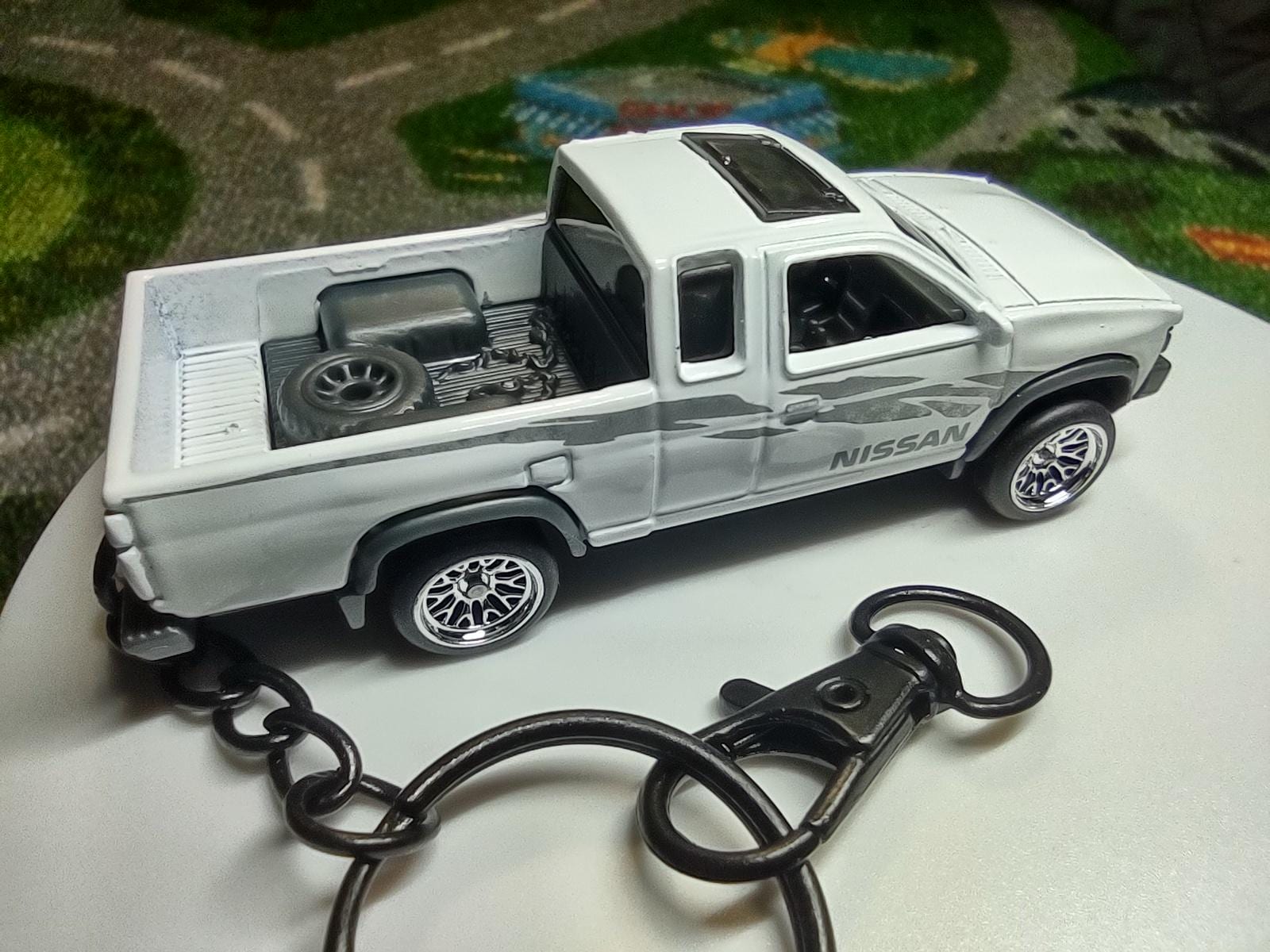 1995 Nissan Hardbody Pickup Truck D21 Keychain Diecast Hot