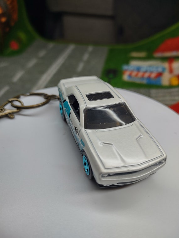 Dodge Challenger SRT8 Car White Mopar Custom Keychain RARE