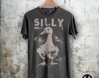 Silly Goose T-Shirt – Grungy Distressed Graphic Shirt – Funny Pepper Comfort Colors Tee – Unisex Fit for Men or Women