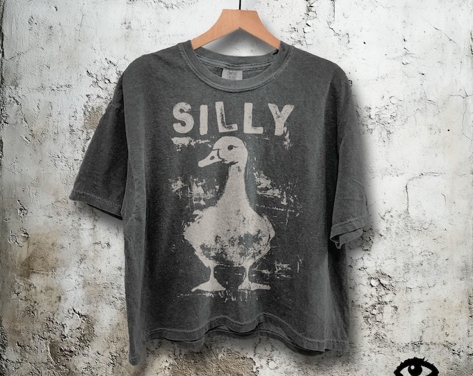 Silly Goose Crop Shirt – Vintage Distressed Graphic Tee Cute Funny T-Shirt -Womans Cropped Boxy Pepper Comfort Colors