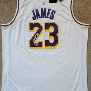 Camiseta Swingman autografiada de LeBron James con holograma de certificación de autenticidad (COA)