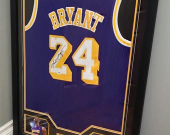 FRAMED! 2007-2008 Kobe Bryant Signed Jersey PSA COA Autographed