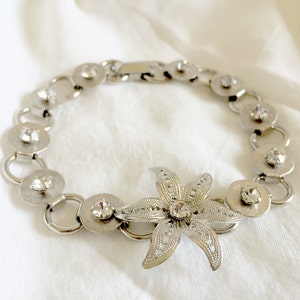 Vintage Art Deco Silver Tone Filigree Lily Flower Round Brushed Round Disk Clear Rhinestone Link Bracelet
