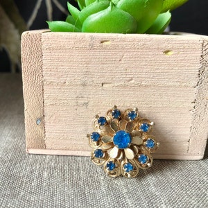 Vintage 1950 Bright Cobalt Blue Rhinestone Crystal Gold Round Flower Snowflake Wreath Filigree Petal Brooch Pin Something Blue Wedding image 1