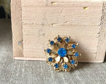 Vintage 1950 Bright Cobalt Blue Rhinestone Crystal Gold Round Flower Snowflake Wreath Filigree Petal Brooch Pin Something Blue Wedding