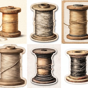 Puede incluir: Colección de seis carretes de hilo de estilo vintage. Los carretes de madera presentan varios colores de hilo, incluyendo beige, marrón y negro. Los carretes se presentan sobre un fondo blanco con una estética vintage, que recuerda a una mercería.