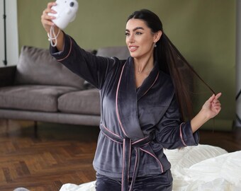 Mulberry Pajamas Set - Soft Velvet Jacket and Pants - Cozy Holyday Loungewear for Women