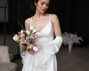 Elegant White Robe & Nightgown for Bride - Wedding Morning Sleepwear Set- Perfect Honeymoon Gift