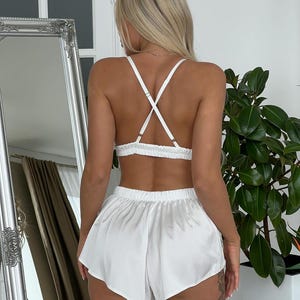 Lyxigt svart sidenpyjamaset - Sidensömnadsshorts och linne - Bekväma sovkläder för kvinnor bild 13