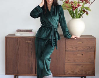 Emerald Green Velvet Pajama Set - Soft Velvet Jacket and Pants - Cozy Holyday Loungewear for Women