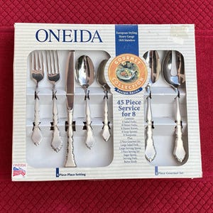 Oneida Satinique USA stainless flatware 45 piece set, Service for 8.