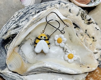 Bee and daisy earrings, handmade polymer clay jewelry, miniature animal and plant jewelry